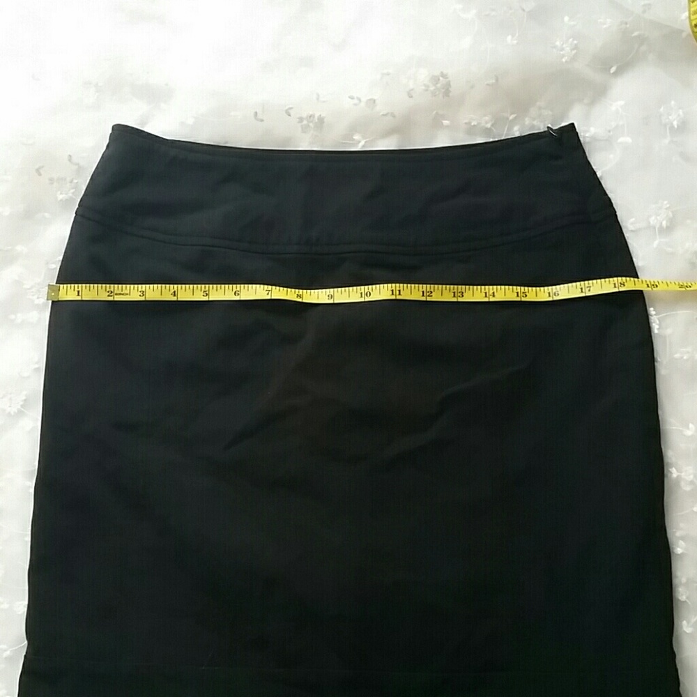 🚫SOLD🚫Black Skirt with Ruffle Trim & Back Bow - Picture 6 of 6